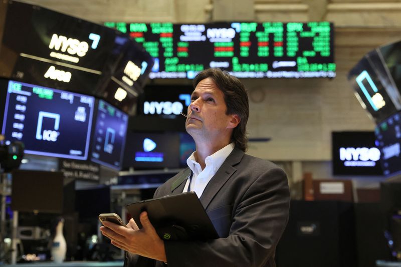 &copy; Reuters. A trader works on the floor of the New York Stock Exchange (NYSE) in New York City, U.S., September 6, 2022. REUTERS/Brendan McDermid