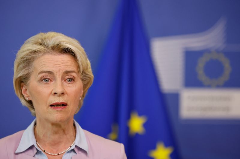 &copy; Reuters. FOTO DE ARCHIVO. La presidenta de la Comisión Europea, Ursula von der Leyen, habla durante una rueda de prensa sobre la crisis energética, en Bruselas, Bélgica. 7 de septiembre de 2022. REUTERS/Johanna Geron