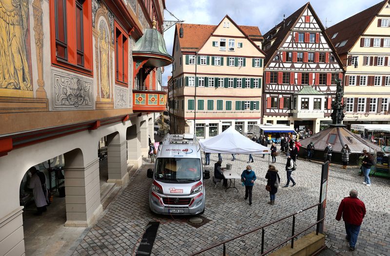 &copy; Reuters. FILE PHOTO: A square in Tuebingen, Germany, March 17, 2021.  REUTERS/Kai Pfaffenbach