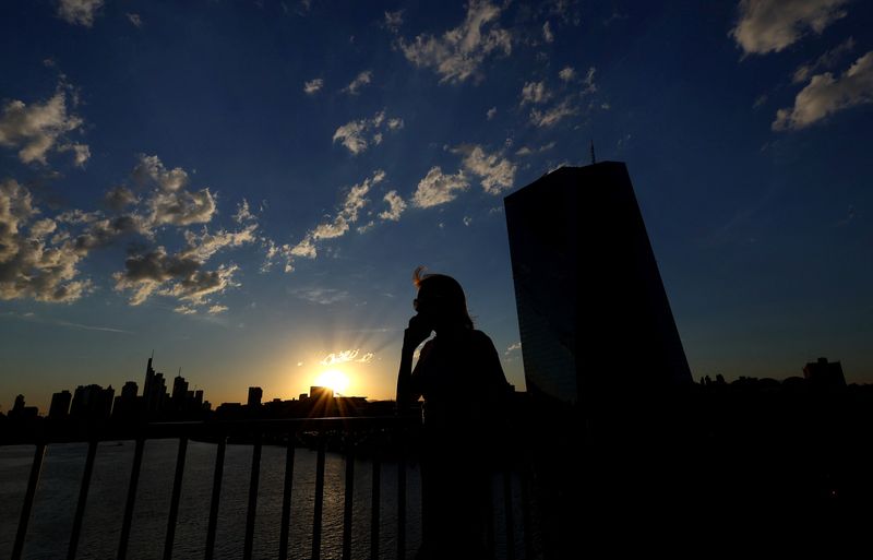 &copy; Reuters. FILE PHOTO: The sun sets behind the skyline of Frankfurt, Germany, July 3, 2022.  REUTERS/Kai Pfaffenbach