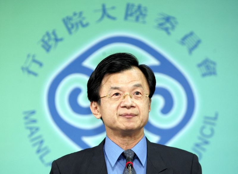 © Reuters. FILE PHOTO: Chiu Tai-san, vice chairman of Taiwan's policy-making Mainland Affairs Council, speaks at a news conference to give Taiwan's official reaction to China's draft anti-secession law in Taipei on March 8, 2005. . REUTERS/Richard Chung