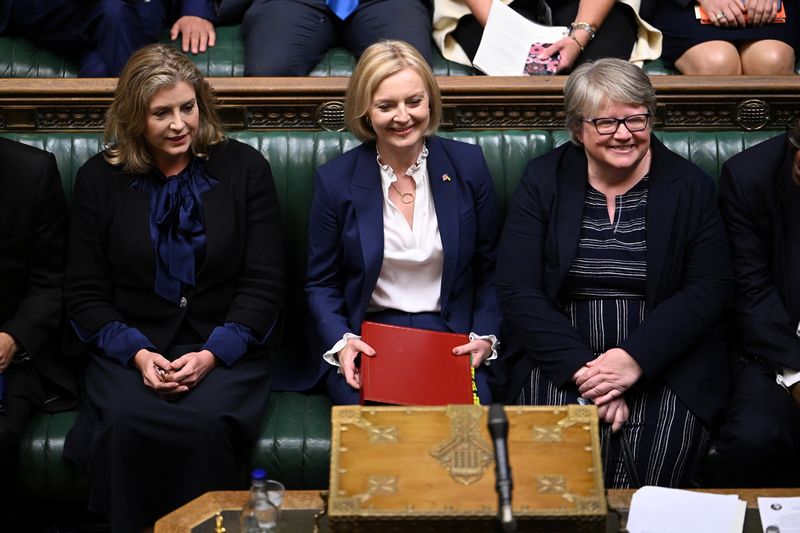 &copy; Reuters. British Prime Minister Liz Truss sits next to Leader of the House of Commons Penny Mordaunt and Health Secretary Therese Coffey as she attends her first Prime Minister's Questions at the House of Commons in London, Britain, September 7, 2022. UK Parliamen