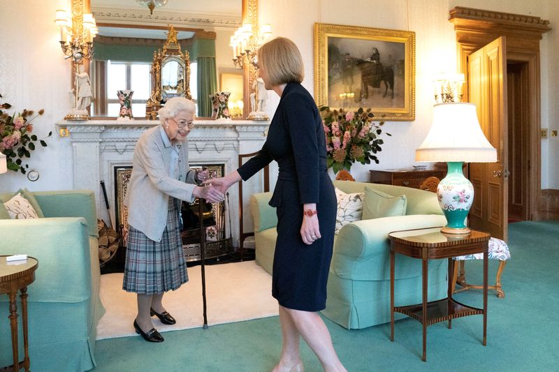 &copy; Reuters. Queen Elizabeth welcomes Liz Truss during an audience where she invited the newly elected leader of the Conservative party to become Prime Minister and form a new government, at Balmoral Castle, Scotland, Britain September 6, 2022. Jane Barlow/Pool via RE