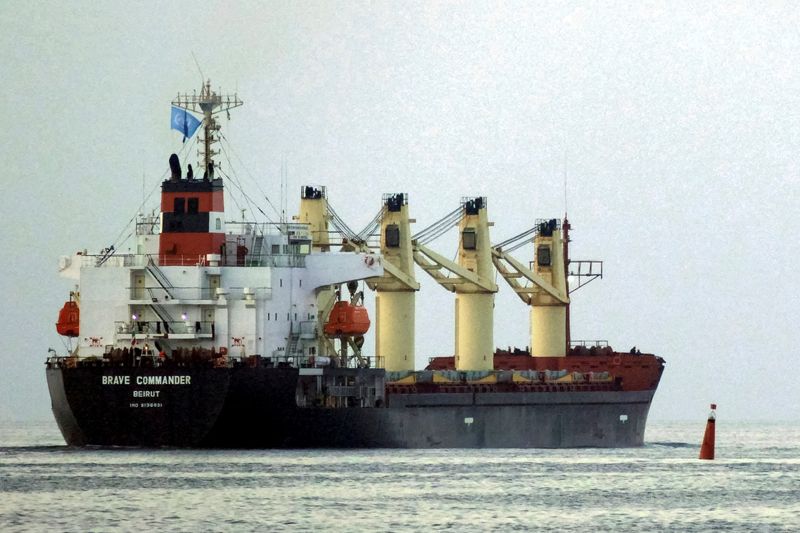 &copy; Reuters. Imagen de archivo del granelero de bandera libanesa Brave Commander abandonando el puerto marítimo de Pivdennyi con trigo para Etiopía tras la reanudación de las exportaciones de granos, en medio del ataque de Rusia a Ucrania, en la ciudad de Yuzhne, r
