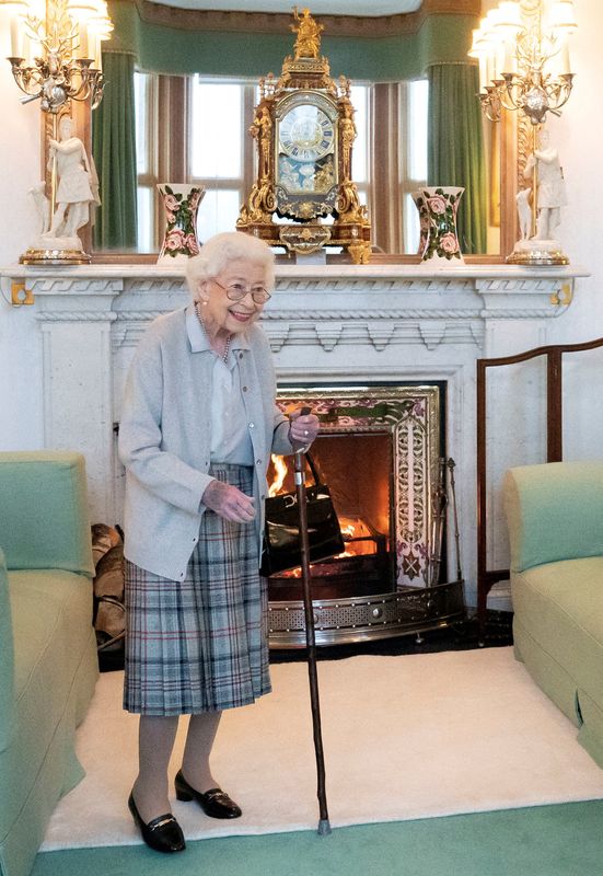 &copy; Reuters. Foto del martes de la reina Isabel en el Castillo de Balmoral 
Sept 6, 2022. Jane Barlow/Pool via REUTERS/ 