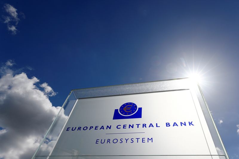 &copy; Reuters. Imagen de archivo del logotipo del Banco Central Europeo (BCE) en el exterior de su sede en Fráncfort, Alemania. 26 de abril, 2018. REUTERS/Kai Pfaffenbach/Archivo