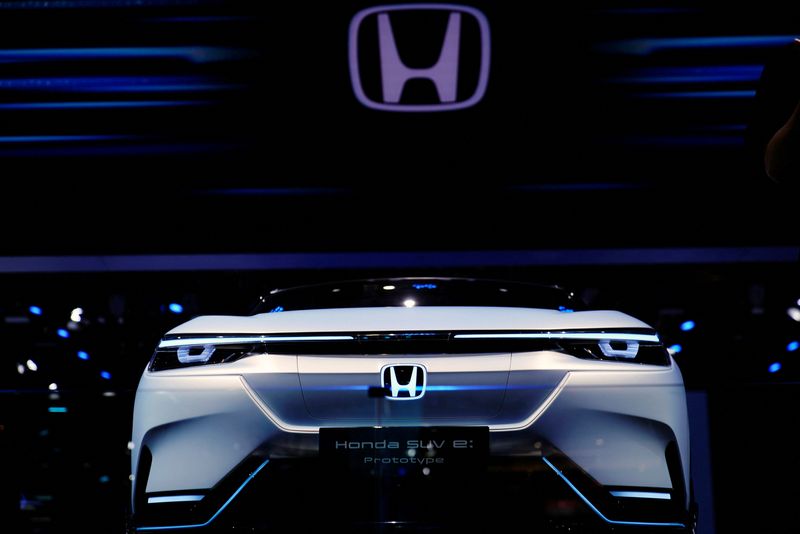 &copy; Reuters. FILE PHOTO: A Honda SUV e:Prototype electric vehicle (EV) is seen displayed during a media day for the Auto Shanghai show in Shanghai, China April 20, 2021. REUTERS/Aly Song/File Photo