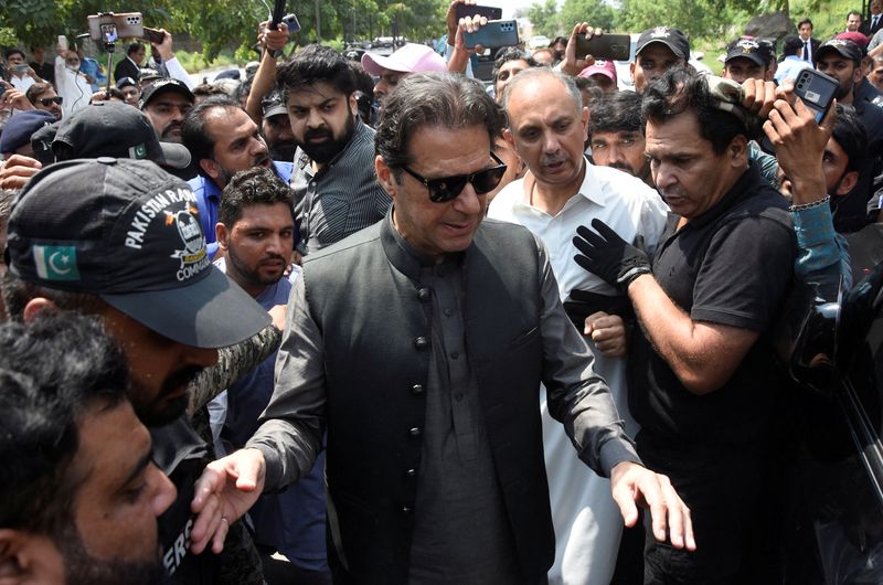 &copy; Reuters. رئيس الوزراء الباكستاني السابق عمران خان لدى مثوله أمام المحكمة في الأول من سبتمبر أيلول 2022. صورة لرويترز. (يحظر إعادة البيع أو الوضع في أرشي