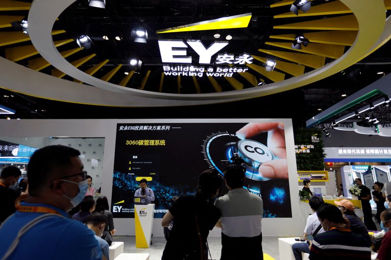 &copy; Reuters. FILE PHOTO: A man speaks at the Ernst & Young (EY) booth during the China International Fair for Trade in Services (CIFTIS) in Beijing, China September 1, 2022. REUTERS/Florence Lo