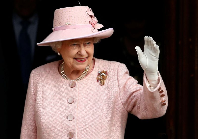 &copy; Reuters. FILE PHOTO: Britain's Queen Elizabeth waves as she leaves Manchester town hall in northern England, Britain, March 23, 2012.  REUTERS/Phil Noble/File Photo