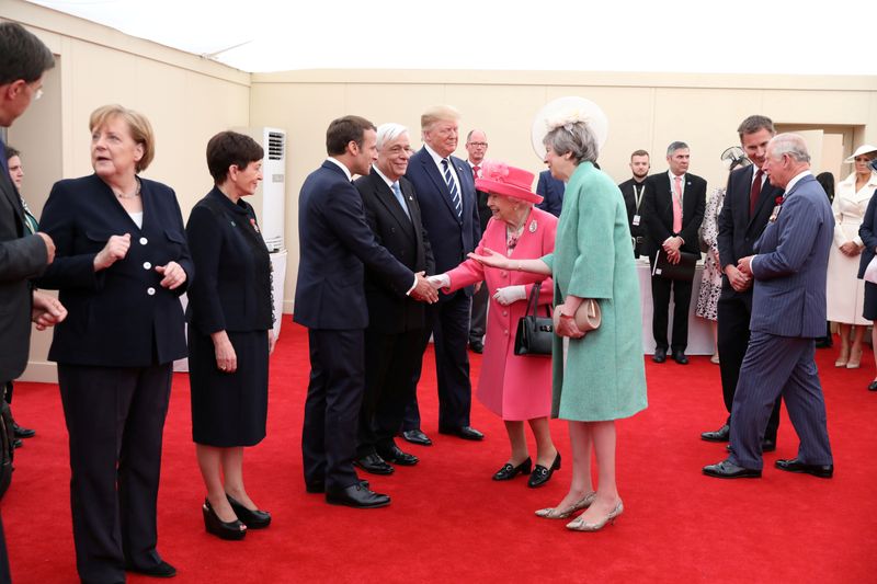 © Reuters. Emmanuel Macron a rendu hommage jeudi à la reine Elizabeth II, 