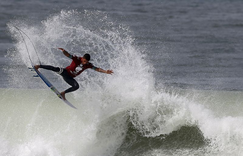 &copy; Reuters. O brasileiro Filipe Toledo em etapa da WSL no Rio de Janeiro. Imagem de Arquivo. REUTERS/Sergio Moraes/Arquivo