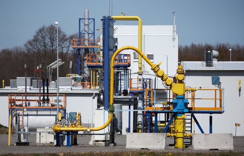 &copy; Reuters. FOTO DE ARCHIVO: Instalación de gas en la instalación de almacenamiento subterráneo de gas (CUGS) Kosakowo, cerca de Debogorze, Polonia, 30 de abril, 2022. REUTERS/Kacper Pempel