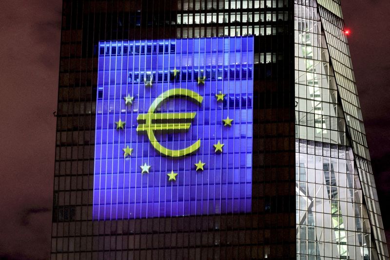 © Reuters. FILE PHOTO: A symphony of light consisting of bars, lines and circles in blue and yellow, the colours of the European Union, illuminates the south facade of the European Central Bank (ECB) headquarters in Frankfurt, Germany, December 30, 2021. REUTERS/Wolfgang Rattay/File Photo