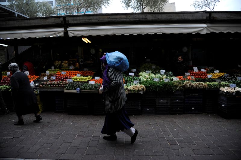&copy; Reuters. FILE PHOTO: A woman walks past a vegetable market in central Athens, Greece February 11, 2017. REUTERS/Michalis Karagiannis