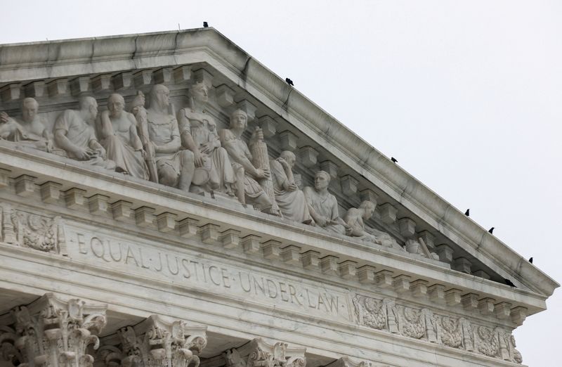 © Reuters. FILE PHOTO: The U.S. Supreme Court is in Washington, U.S., May 3, 2022. REUTERS/Evelyn Hockstein