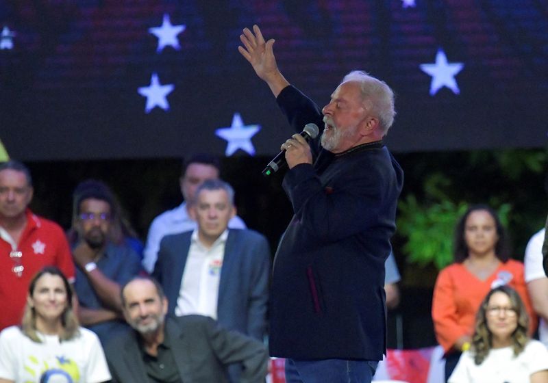 &copy; Reuters. Ex-presidente Luiz Inácio Lula da Silva participa de comício em Belo Horizonte, MG
18/08/2022
REUTERS/Washington Alves