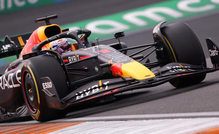 &copy; Reuters. Imagen de archivo del Red Bull de Max Verstappen en acción durante el Gran Premio de Holanda de Fórmula Uno en el circuito de Zandvoort, Holanda. 4 septiembre 2022. REUTERS/Piroschka Van De Wouw