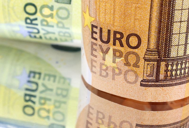 &copy; Reuters. Imagen de archivo ilustrativa de billetes de euro