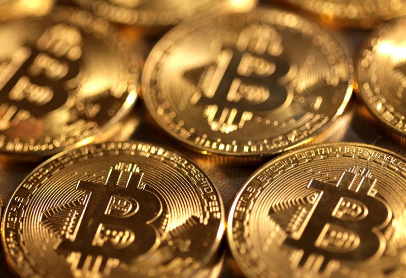 &copy; Reuters. 暗号資産（仮想通貨）のビットコインが節目の２万ドルを超えた。８月１日撮影（２０２２年　ロイター/Dado Ruvic/Illustration/File Photo）
