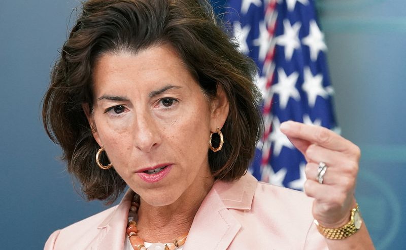 &copy; Reuters. FILE PHOTO: U.S. Secretary of Commerce Gina Raimondo speaks about semiconductor chips subsidies during a press briefing at the White House in Washington, U.S., September 6, 2022. REUTERS/Kevin Lamarque