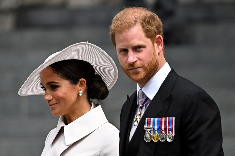 &copy; Reuters. Príncipe Harry e a mulher, Meghan, em Londres
03/06/2022
REUTERS/Dylan Martinez