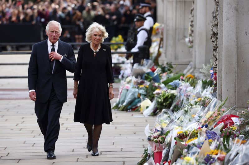 © Reuters. Rei Charles e rainha consorte Camilla do lado de fora do Palácio de Buckingham
09/09/2022
REUTERS/Henry Nicholls