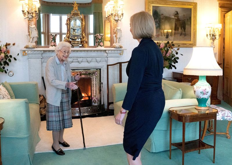 &copy; Reuters. Rainha Elizabeth durante encontro com Liz Truss no Castelo de Balmoral
06/09/2022
Jane Barlow/Pool via REUTERS