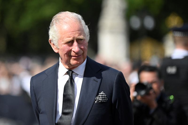 © Reuters. Britain's King Charles looks on outside Buckingham Palace, following the passing of Britain's Queen Elizabeth, in London, Britain, September 9, 2022. REUTERS/Toby Melville