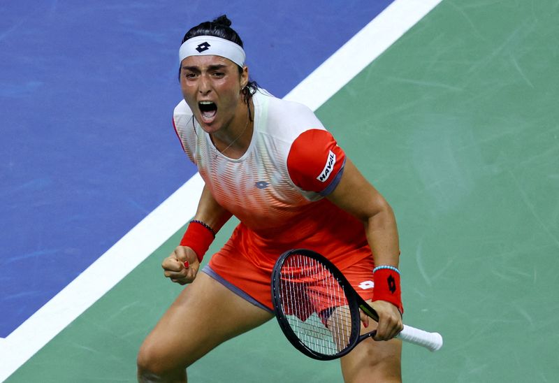 &copy; Reuters. 女子テニスのオンス・ジャブールが、四大大会の全米ＯＰ決勝に向け「全力を出し切る」と意気込みを語った。ニューヨークで８日撮影（２０２２年　ロイター/Mike Segar）