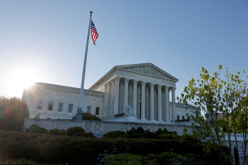 &copy; Reuters. FILE PHOTO: Morning rises over the U.S. Supreme Court building, still closed to the public during the coronavirus disease (COVID-19) outbreak in Washington, U.S. April 26, 2021.  REUTERS/Jonathan Ernst/File Photo