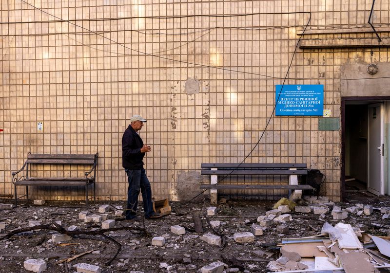 &copy; Reuters. آثار للدمار الذي لحق بمركز طبي تعرض لقصف روسي في منطقة ميكولايف بأوكرانيا بتاريخ الرابع من سبتمبر أيلول 2022. تصوير: أوميت بكتاس - رويترز.