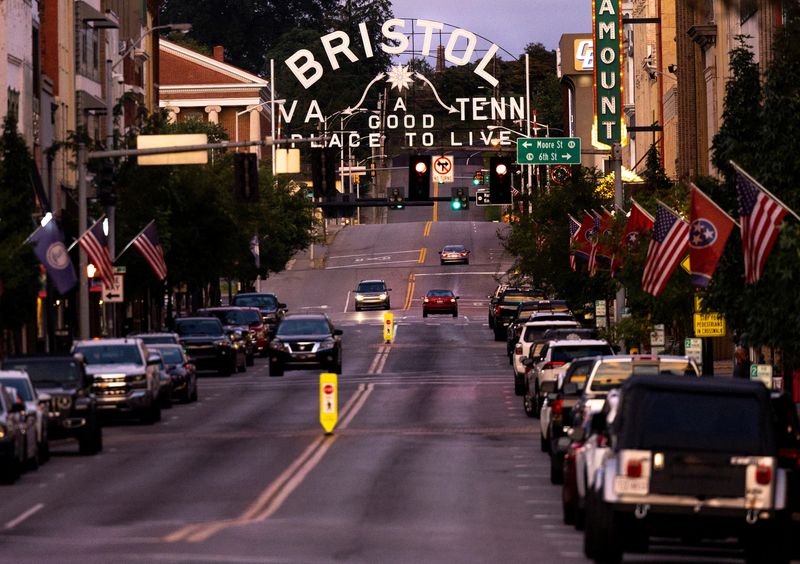 &copy; Reuters. A view along State Street in downtown Bristol where one half of the street is in Bristol, Virginia and the other in Bristol, Tennessee, U.S., August 30, 2022. When the U.S. Supreme Court overturned Roe v. Wade ending the nationwide right to terminate a pr