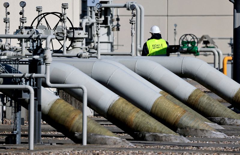 &copy; Reuters. FILE PHOTO: Pipes at the landfall facilities of the 'Nord Stream 1' gas pipeline are pictured in Lubmin, Germany, March 8, 2022. REUTERS/Hannibal Hanschke//File Photo
