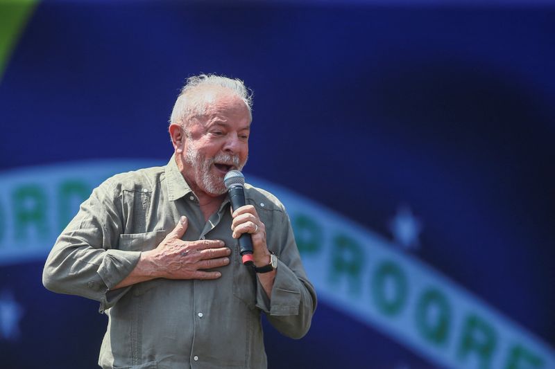 &copy; Reuters. Ex-presidente Luiz Inácio Lula da Silva durante comício em Taboão da Serra
10/08/2022 REUTERS/Carla Carniel 