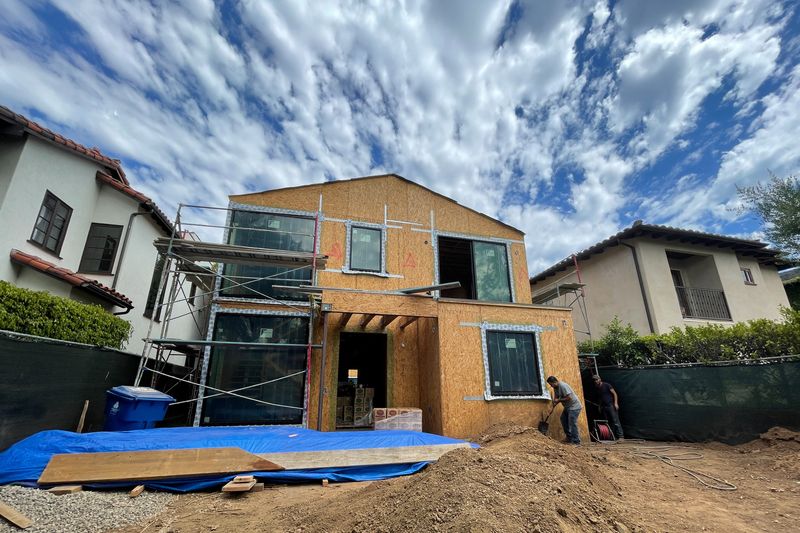 &copy; Reuters. FILE PHOTO: A house under construction is seen in Los Angeles, California, U.S., June 22, 2022. REUTERS/Lucy Nicholson