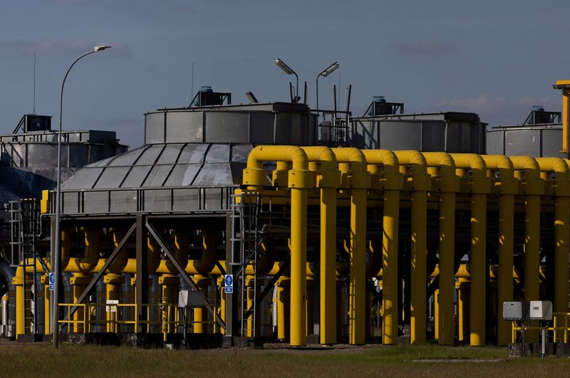 &copy; Reuters. FOTO DE ARCHIVO: La estación de compresión de gas, una parte de la sección polaca del gasoducto Yamal que une a Rusia con Europa occidental que es propiedad de una empresa conjunta de Gazprom y PGNiG, pero que es operada por la empresa estatal polaca d