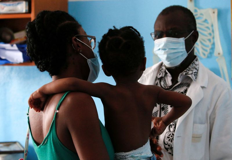 &copy; Reuters. Tratamento contra malária em Abidjan, Costa do Marfim
 7/10/2021   REUTERS/Luc Gnago