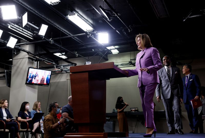 © Reuters. FILE PHOTO - U.S. House Speaker Nancy Pelosi (D-CA) enters a news conference, followed by Rep. Gregory Meeks (D-NY), Chairman of the House Committee on Foreign Affairs, and Rep. Mark Takano (D-CA), Chairman of the House Committee on Veterans' Affairs, to talk about the recent Congressional delegation trip to the Indo-Pacific region, on Capitol Hill in Washington, August 10, 2022. REUTERS/Evelyn Hockstein