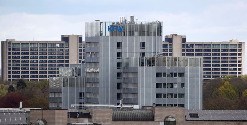 &copy; Reuters. The headquarters of Germany's Kreditanstalt ruer Wiederaufbau (credit institute for reconstruction) KfW is seen in front of Germany's federal reserve bank, Bundesbank in Frankfurt, Germany, April 15, 2016.    REUTERS/Kai Pfaffenbach/File Photo