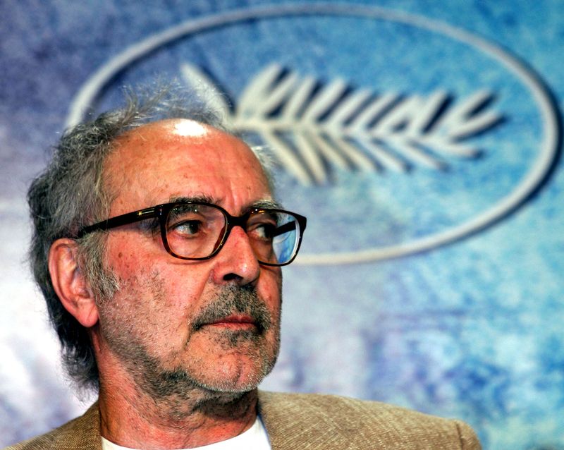 © Reuters. FILE PHOTO: French-Swiss director Jean-Luc Godard listens to question during a press conference for his film entry 'Notre Musique' which is screened out of competition at the 57th Cannes Film Festival, May 18, 2004. REUTERS/Vincent Kessler/File Photo