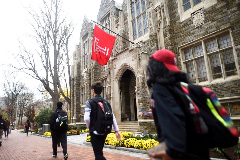 &copy; Reuters. FILE PHOTO: Students walk through the campus of Temple University in Philadelphia, Pennsylvania, U.S. on December 1, 2016.    REUTERS/Mark Makela/File Photo