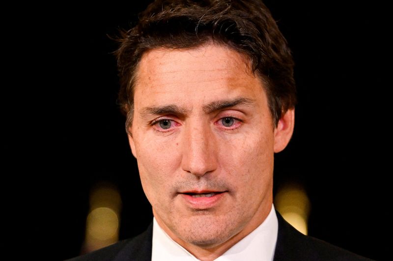 &copy; Reuters. FILE PHOTO: Canada’s Prime Minister Justin Trudeau gives a statement regarding the death of Britain's Queen Elizabeth, after a cabinet retreat in Vancouver, British Columbia, Canada September 8, 2022.  REUTERS/Jennifer Gauthier/File Photo