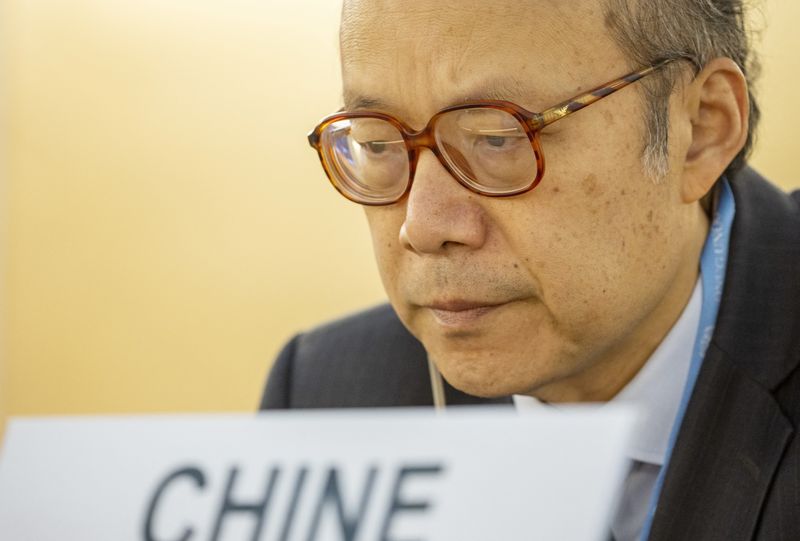 &copy; Reuters. تشن شو سفير الصين لدى مجلس حقوق الإنسان التابع للأمم المتحدة يحضر اجتماعا للمجلس في جنيف بسويسرا يوم الاثنين. تصوير : دينيس باليباوز- رويترز 
