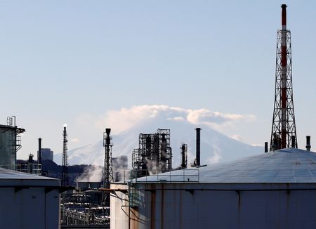 Japan's machinery orders extend gains in July By Reuters