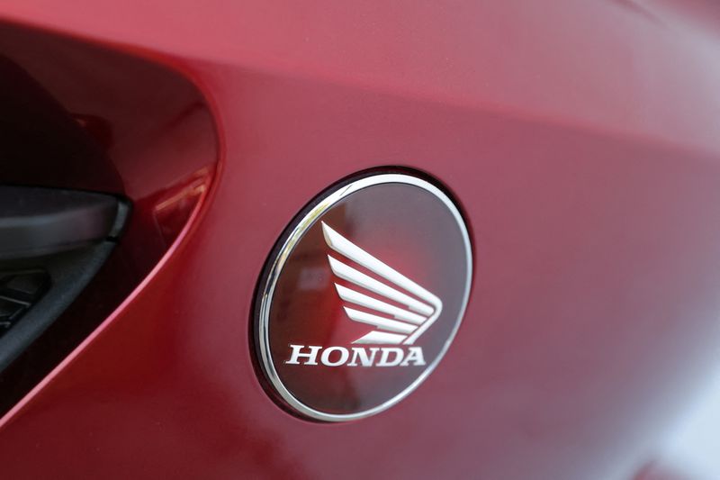 &copy; Reuters. Branding is seen on a Honda motorcycle at New York Honda Yamaha in Queens, New York City, U.S., June 28, 2022. REUTERS/Andrew Kelly/File Photo