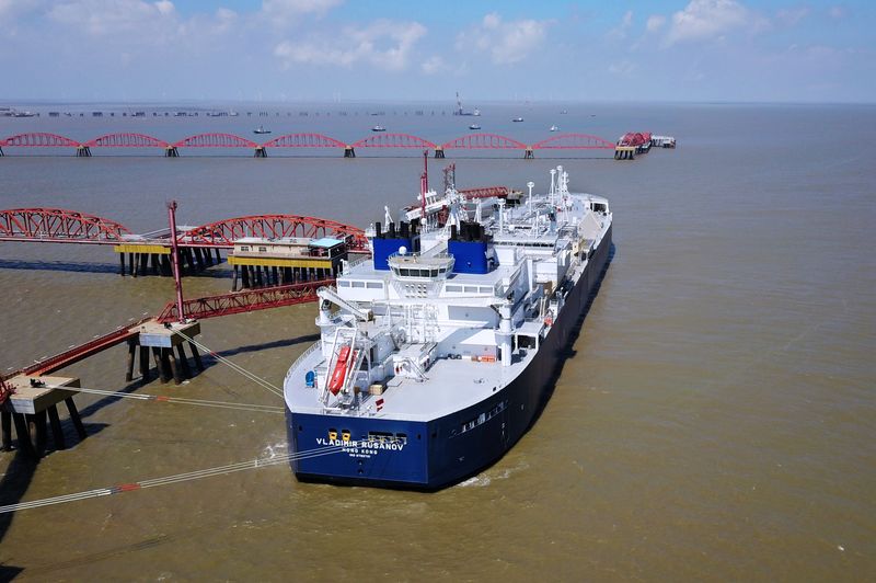 © Reuters. A vessel carrying liquefied natural gas (LNG) cargo from Russia's Yamal LNG project, is seen at Rudong LNG Terminal in Nantong, Jiangsu province, China July 18, 2018. REUTERS/Stringer/File Photo