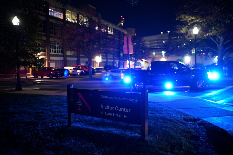 © Reuters. A general view of the campus as law enforcement agencies respond after a package delivered to Holmes Hall at Northeastern University exploded, in Boston, Massachusetts, U.S., September 13, 2022.  REUTERS/Nicholas Pfosi