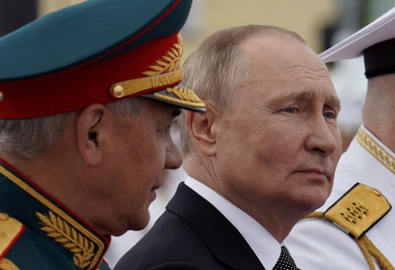 &copy; Reuters.  ９月１３日、  ロシアのプーチン大統領は（写真）、ウクライナ北東部においてロシア軍が素早く部隊を退却させたことについて、まだ、公式にコメントしていない。サンクトペテルブルク