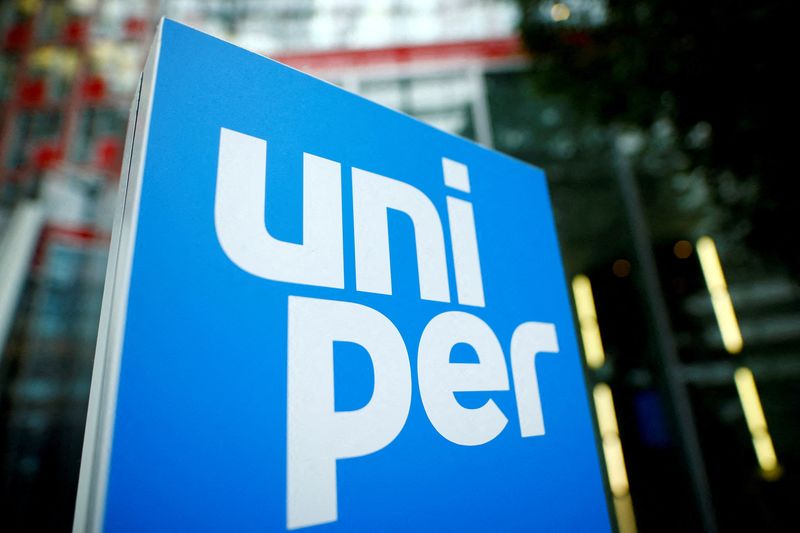 &copy; Reuters. FILE PHOTO: FILE PHOTO: The logo of German energy utility company Uniper SE is pictured in the company's headquarters in Duesseldorf, Germany, March 10, 2020. REUTERS/Thilo Schmuelgen/File Photo